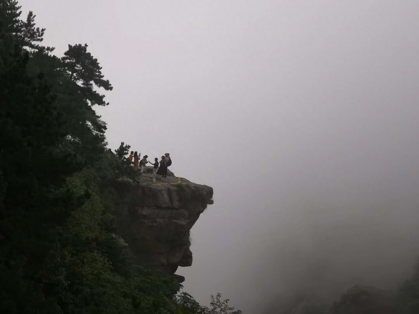 九江庐山的云雾是十分漂亮，千姿百态，云雾说来就来，说走就走